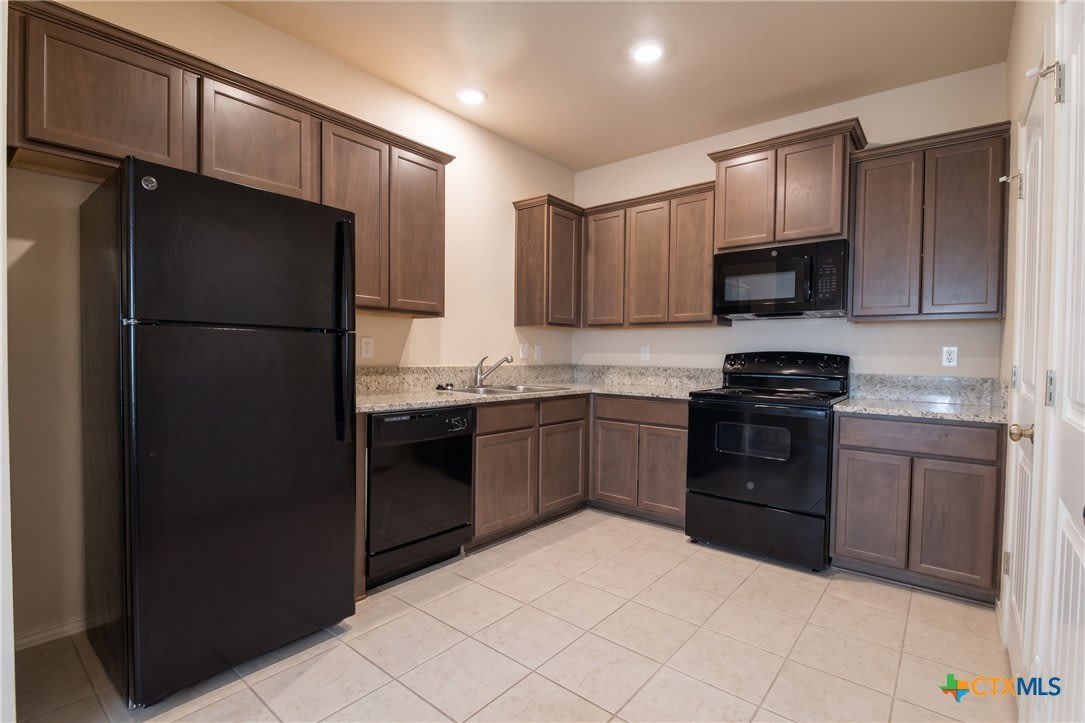 1705 Montell Street – photo 4