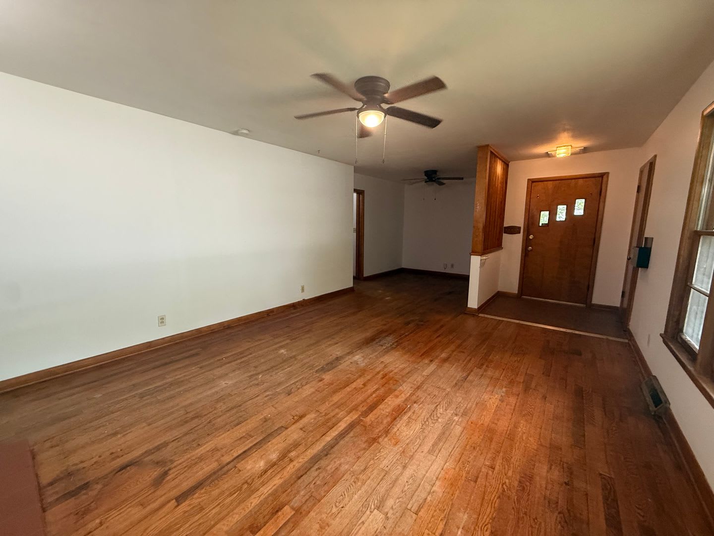 3 Bedroom 1 Bath with 1 Car Garage! – photo 2