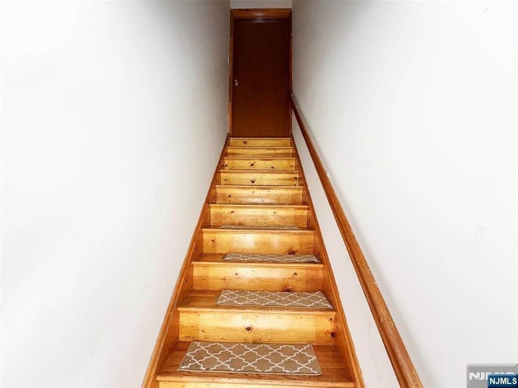 121 Edsall Avenue – photo 4