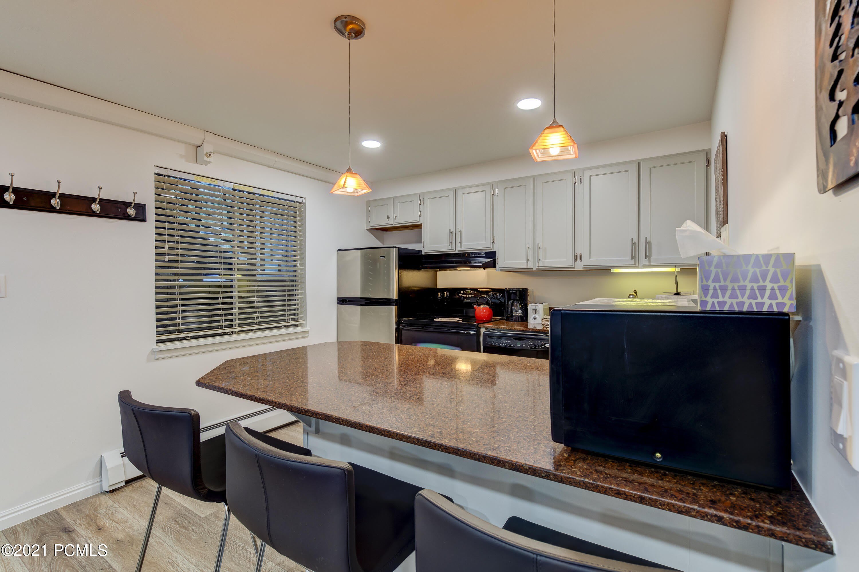 1482 Empire Avenue – photo 5