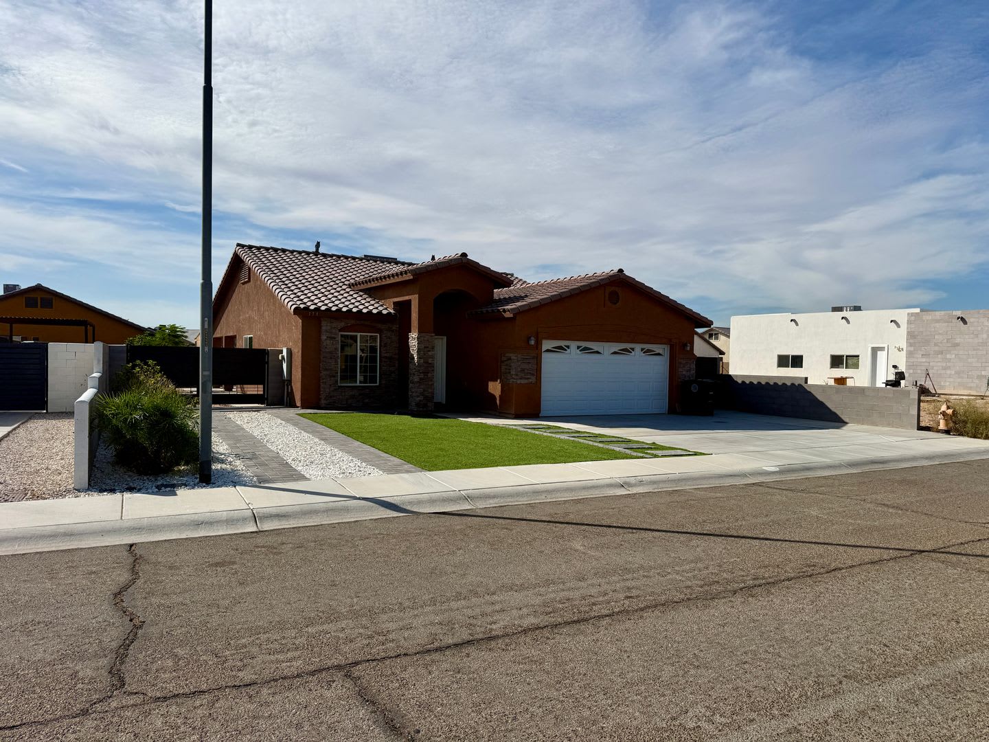 4 Bedroom Home in San Luis AZ. with Fenced Lot and Landcaping – photo 2