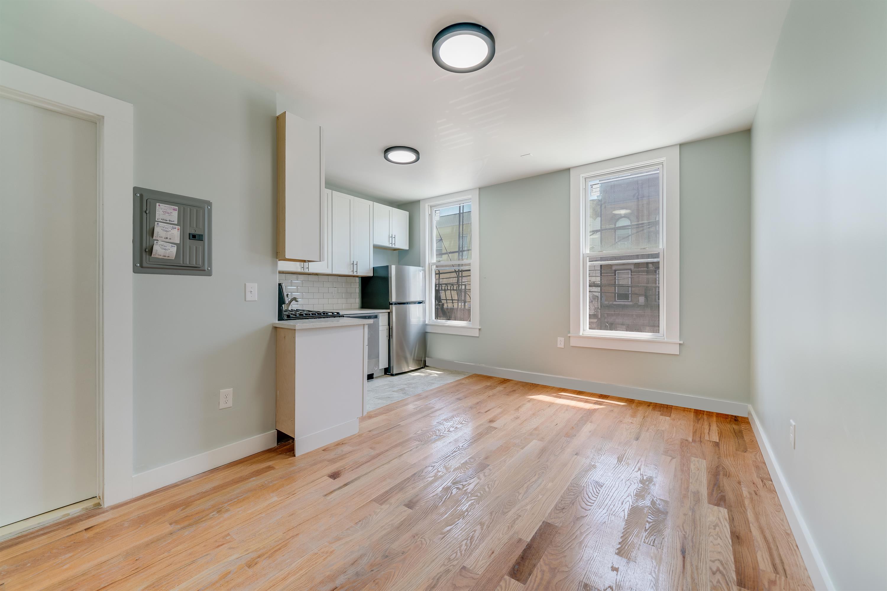 1139 Summit Aveapartment 4 – photo 4