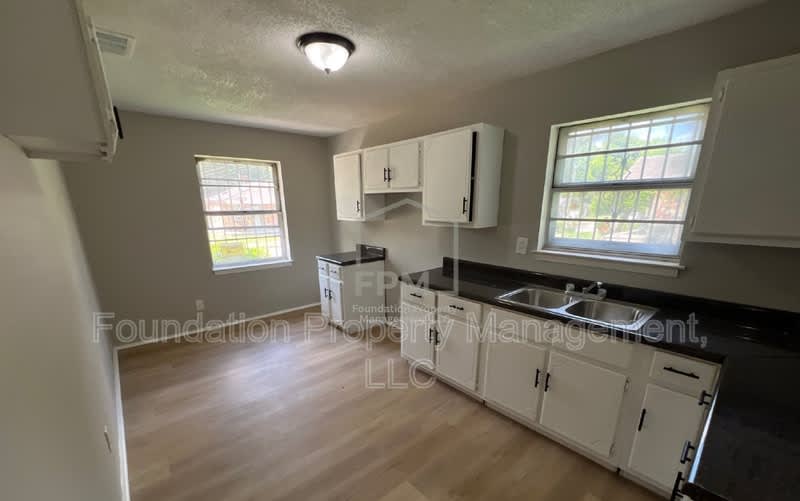 2402 Shasta Avenue – photo 3