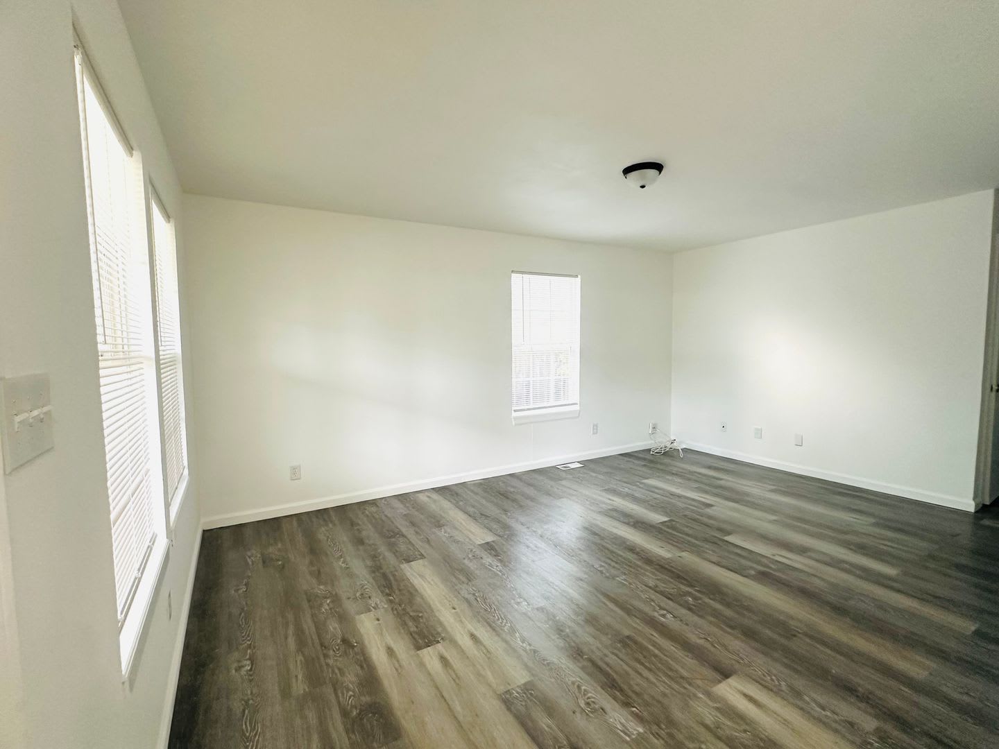 3 Bedroom Rambler Near NW Riverside! – photo 3