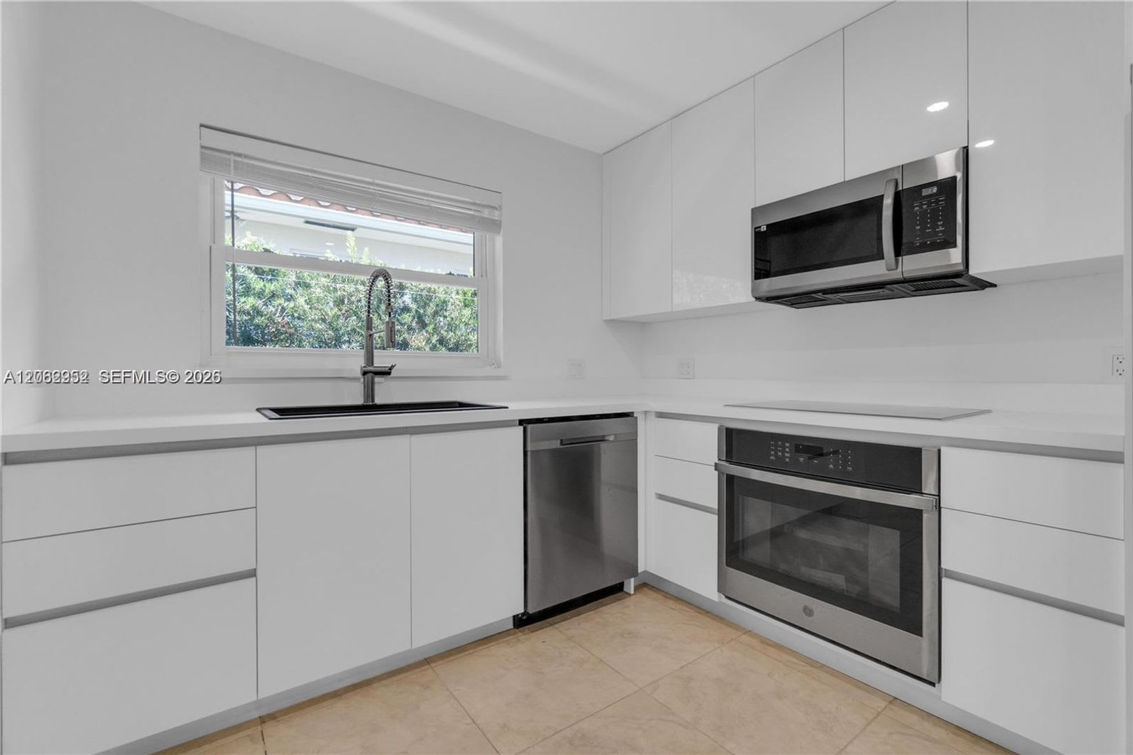 806 NE 4th Street ., Hallandale Beach, FL 33009 – photo 1