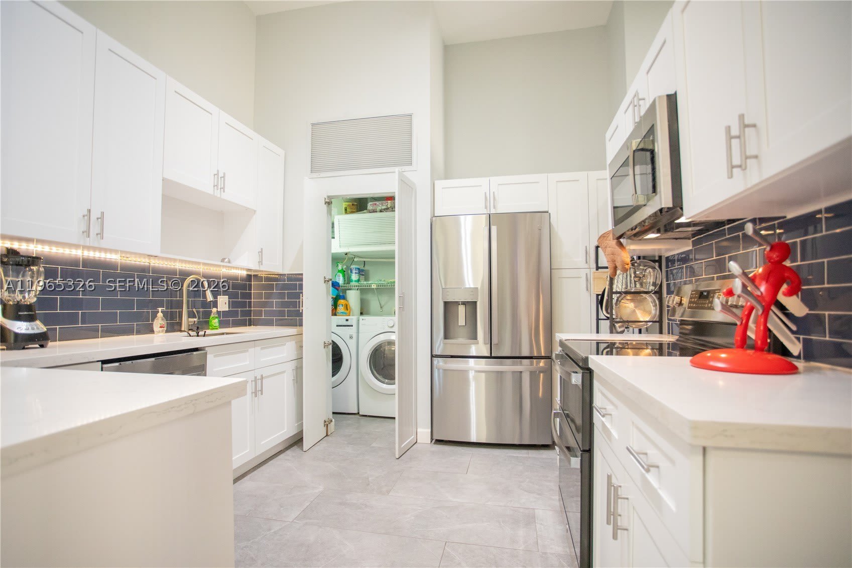 523 Leslie Dr – photo 4