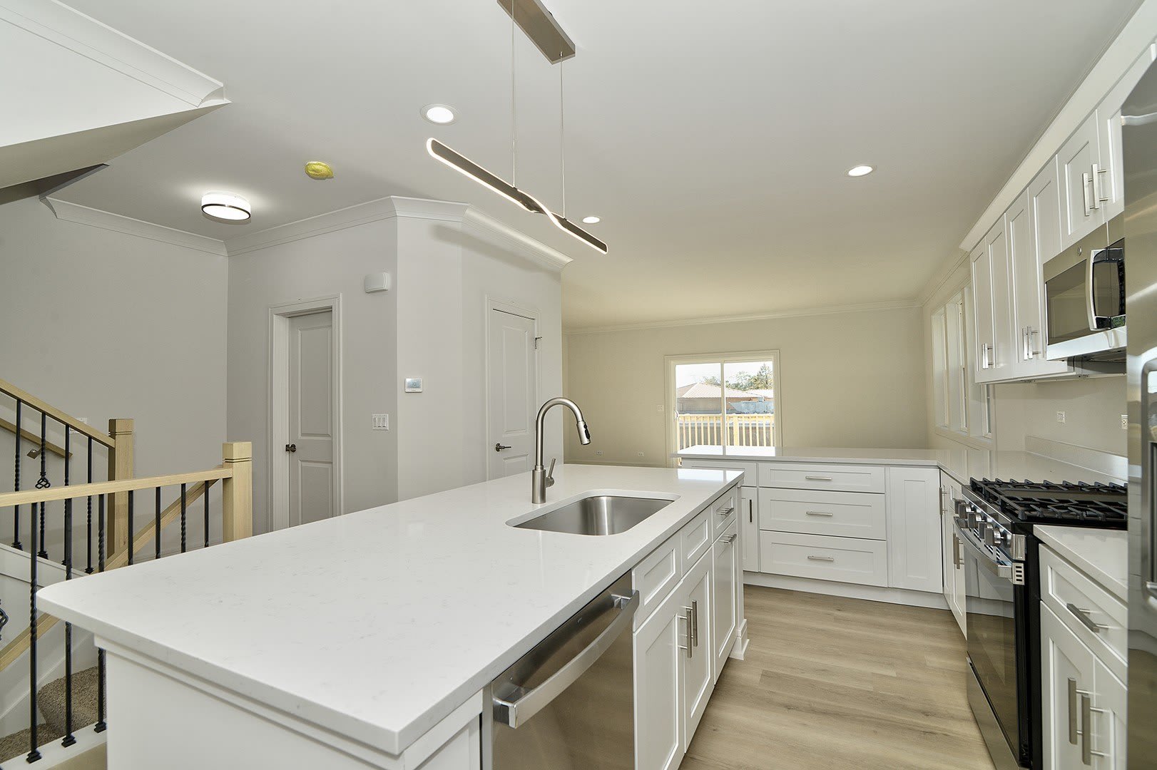212 Walnut Street N – photo 4