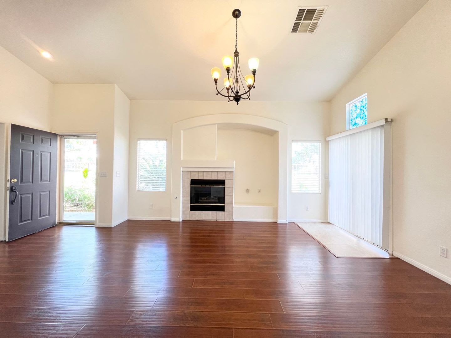 Nice corner lot single story house – photo 3