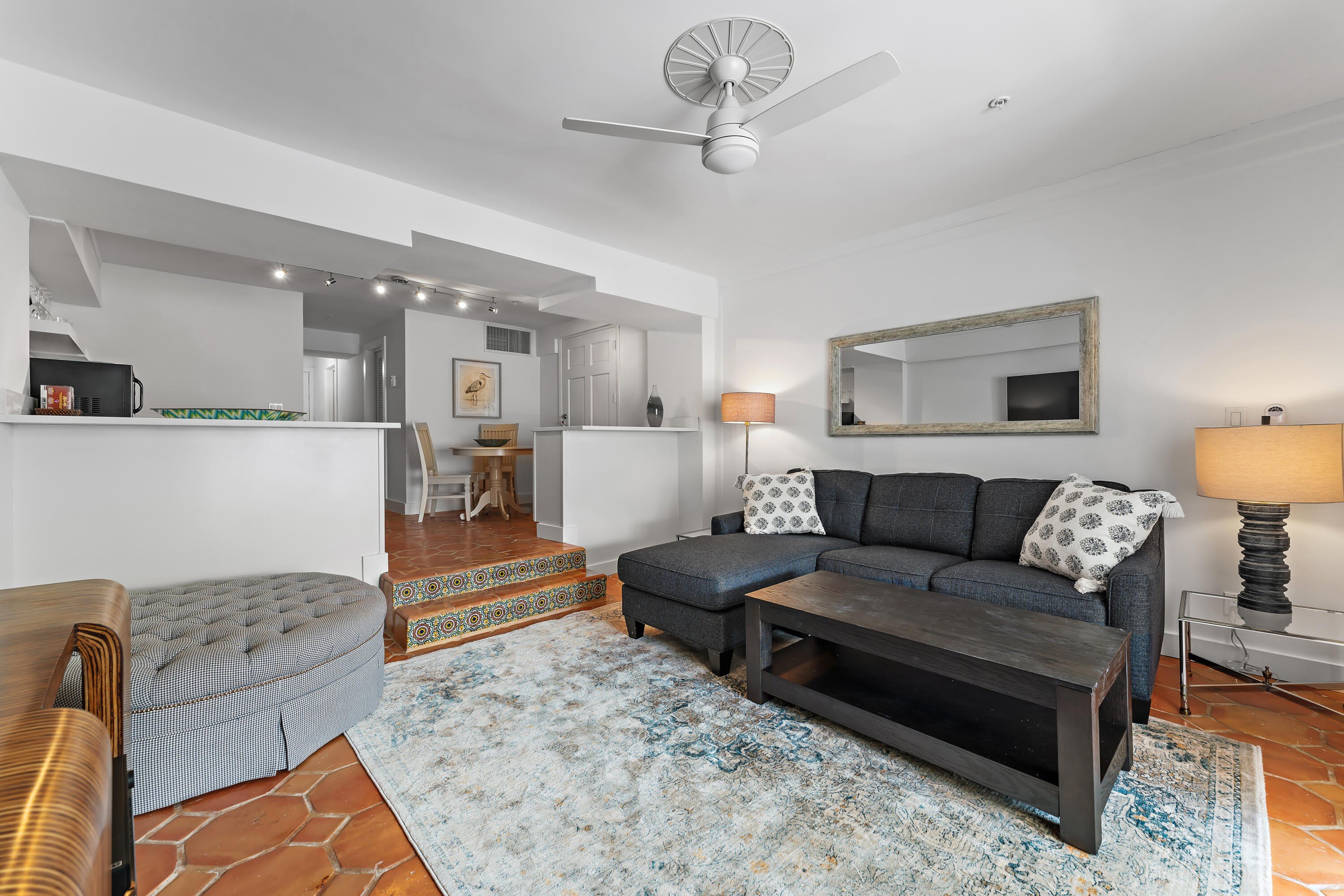 235 Sunrise Avenue – photo 1