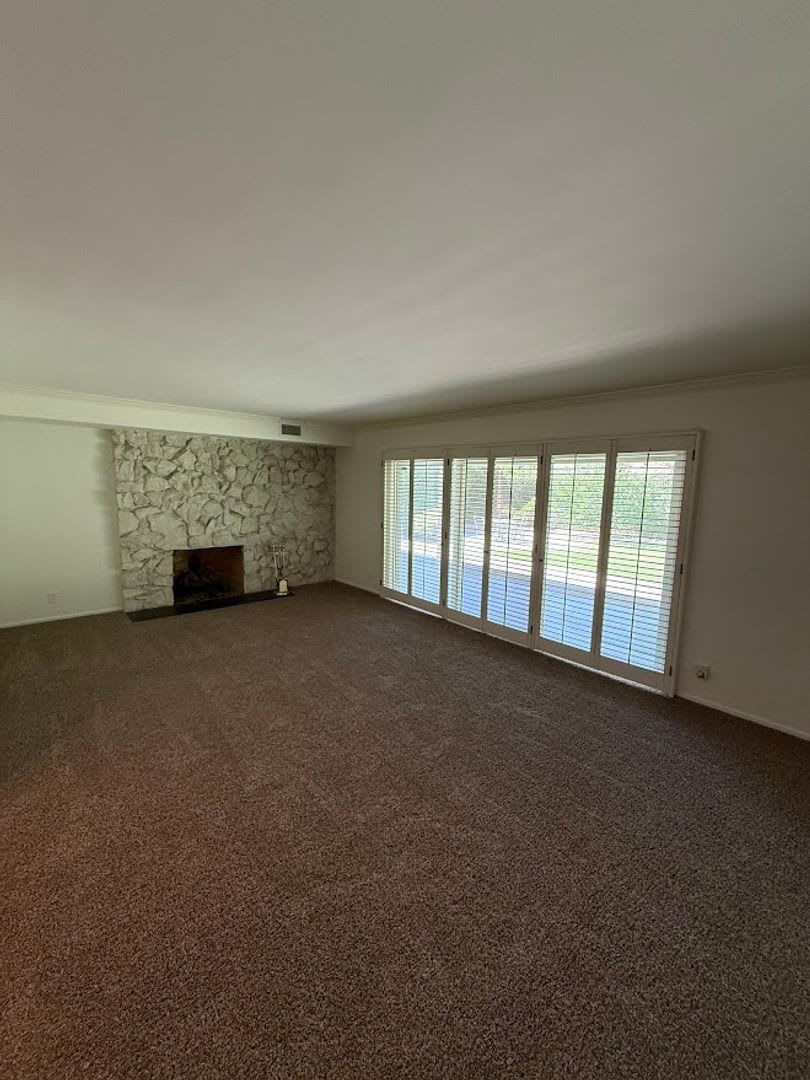 For Lease! Spacious 4 Bedroom, 2 1/2 Bathroom, Northridge Home! Ready for Move-In! – photo 5