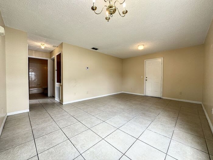 606 Claude Holmes Senior Avenue – photo 5
