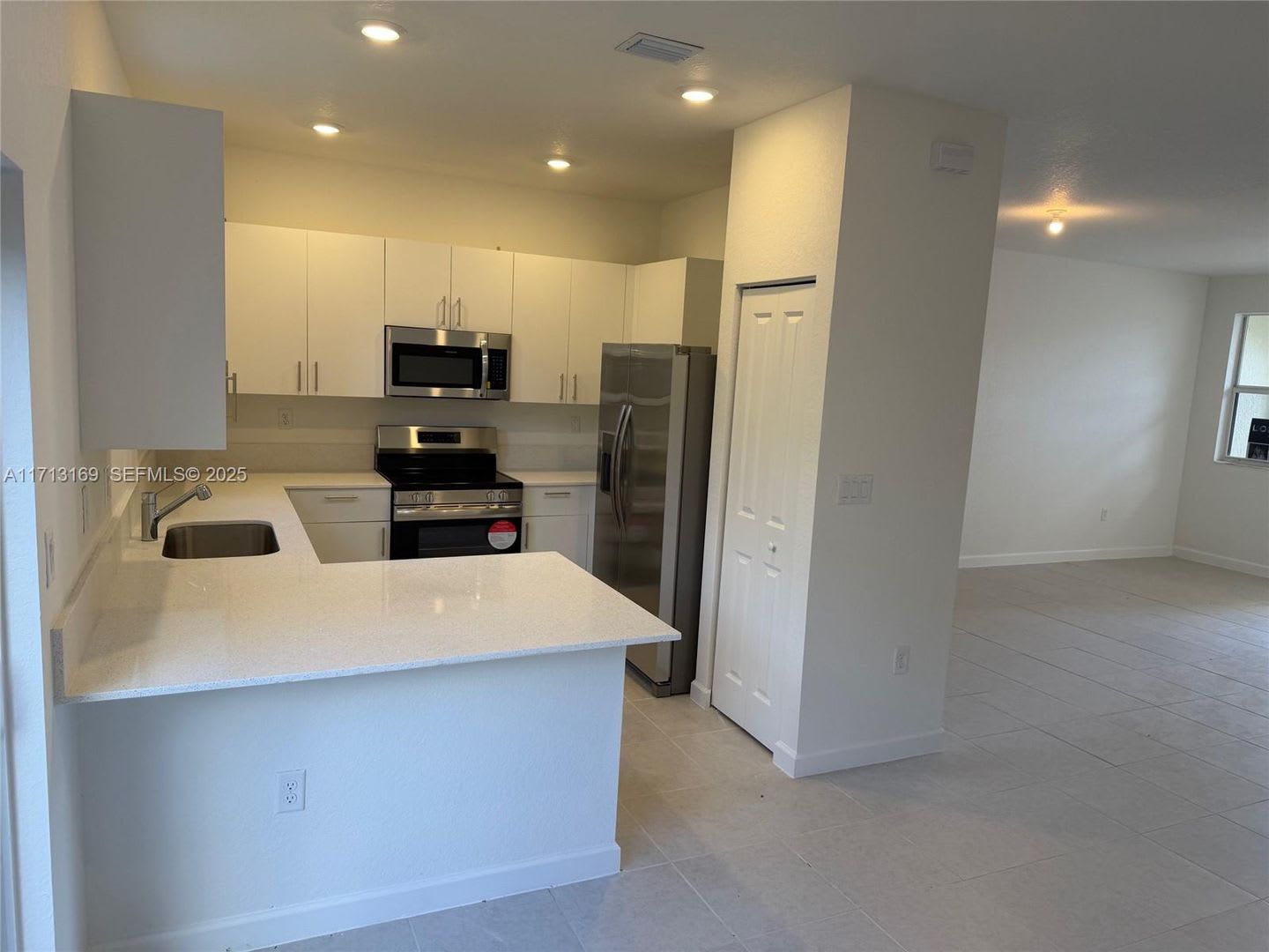 2876 SE 25 Avenue 2876, Homestead, FL 33035 – photo 2