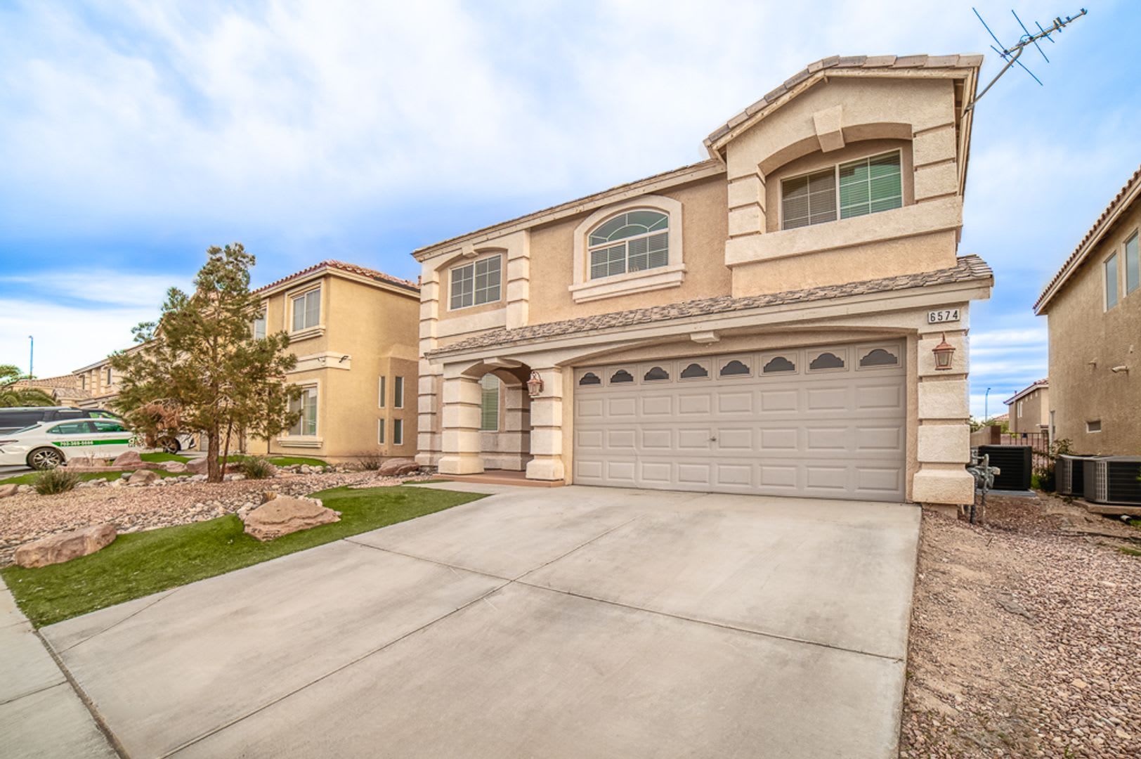 MOVE-IN READY GORGEOUS 4-BEDROOM HOME WITH POOL! – photo 2