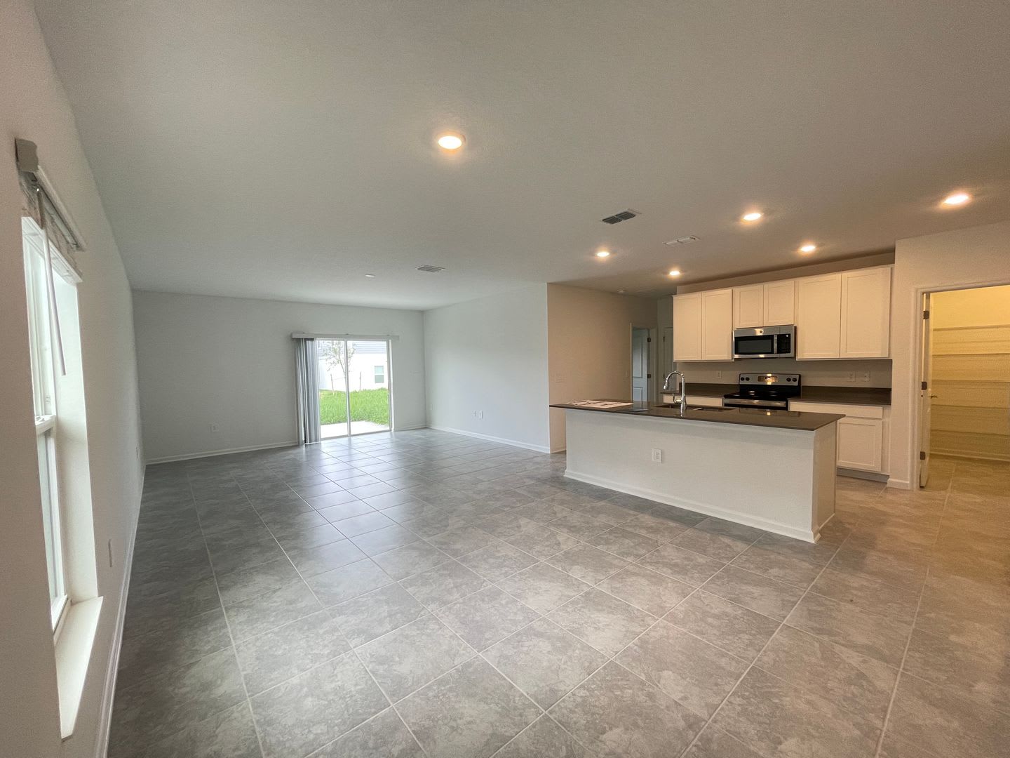 Large 6 Bedrooms Single Family Home In Davenport Close To Posner Shopping Village – photo 5
