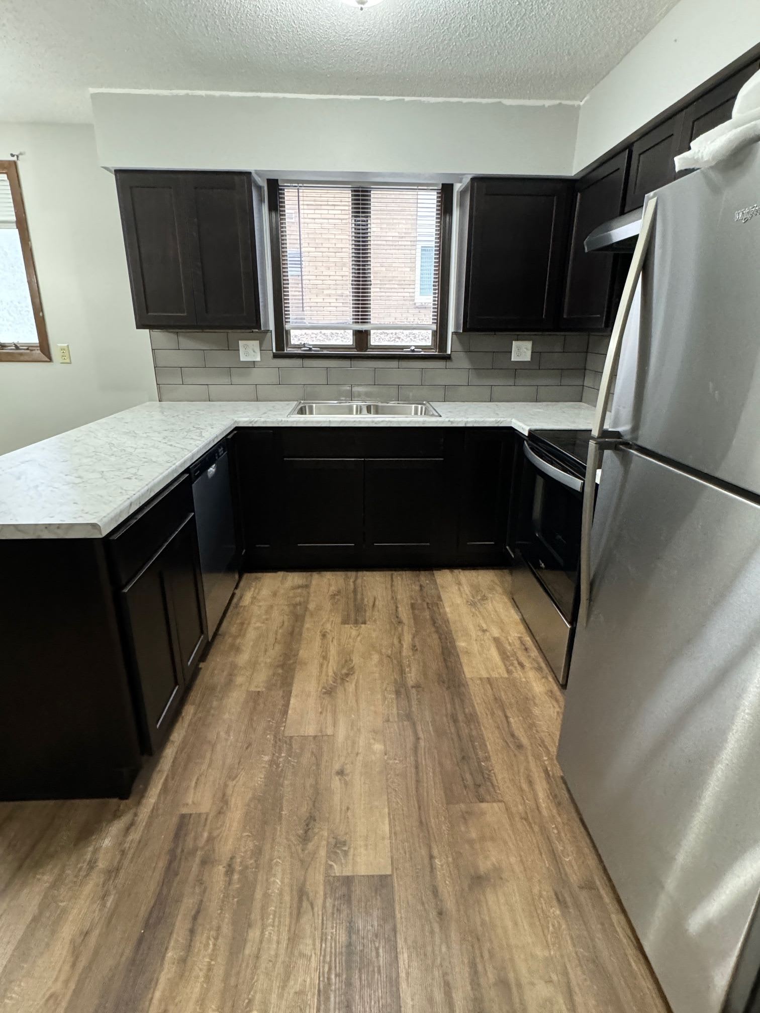 426 Commodore Dr – photo 3