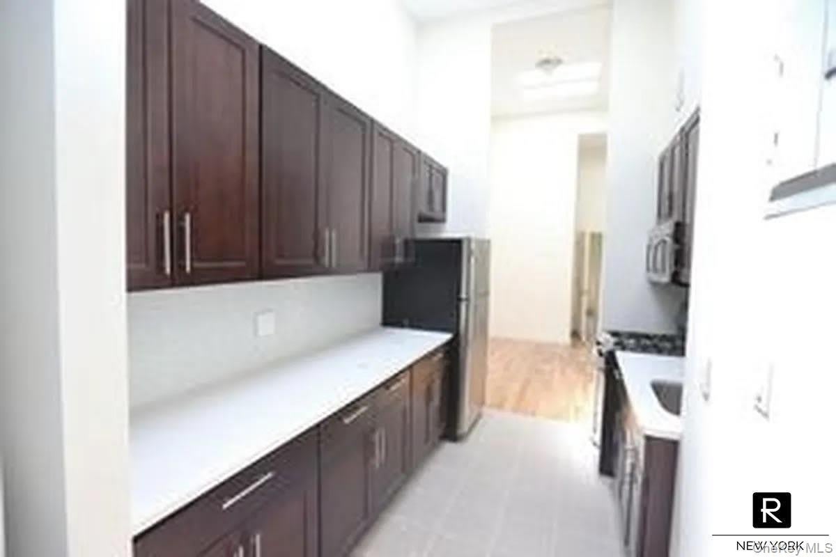 211 Wyckoff Avenue – photo 3