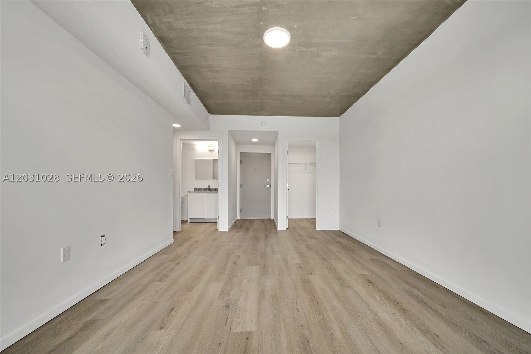 475 NE 125th – photo 1