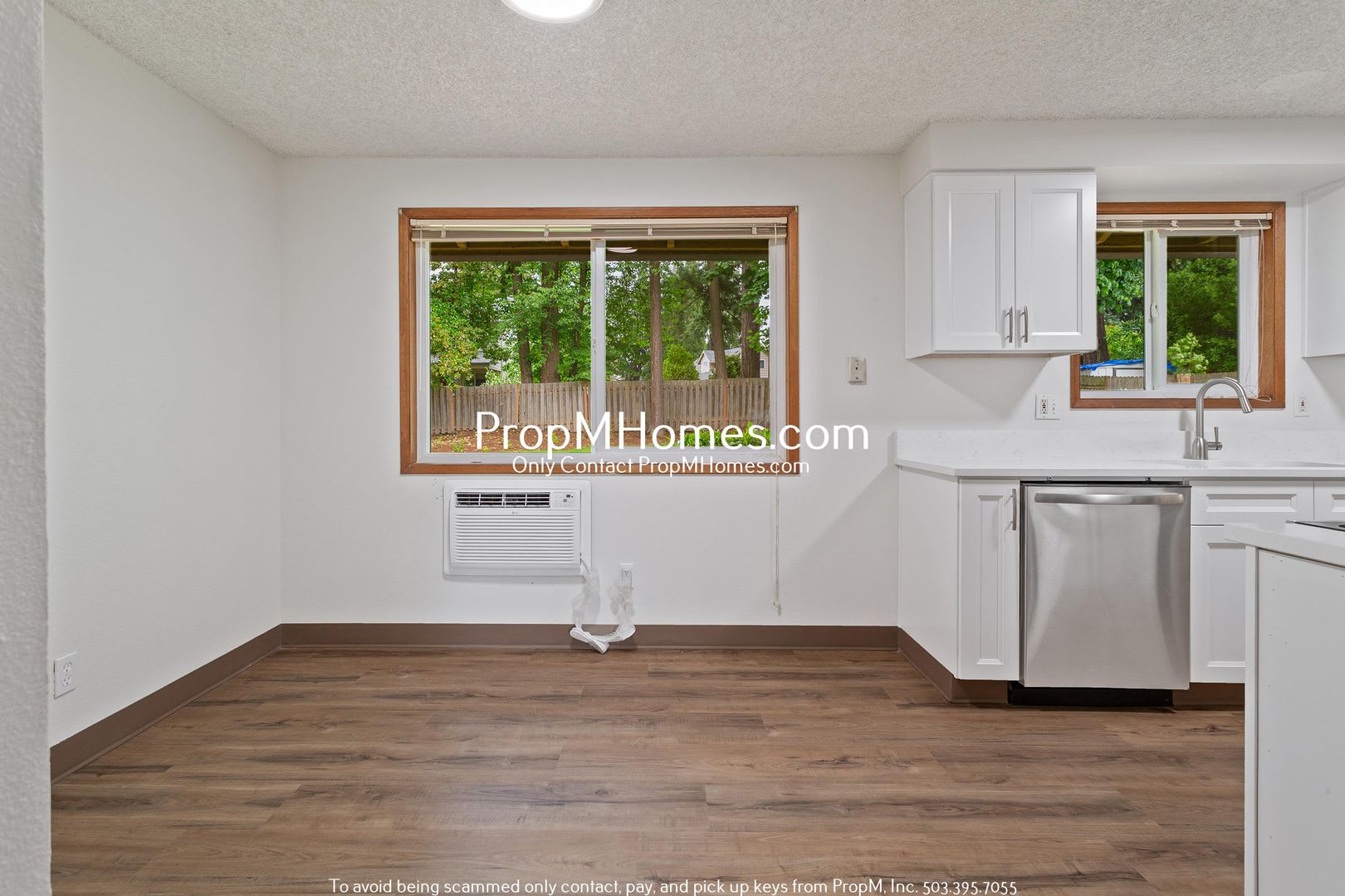 Updated 3 Bedroom Home In Aloha Large Fenced Yard – photo 5