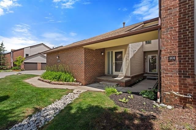 6680 Ridgefield Circle – photo 2