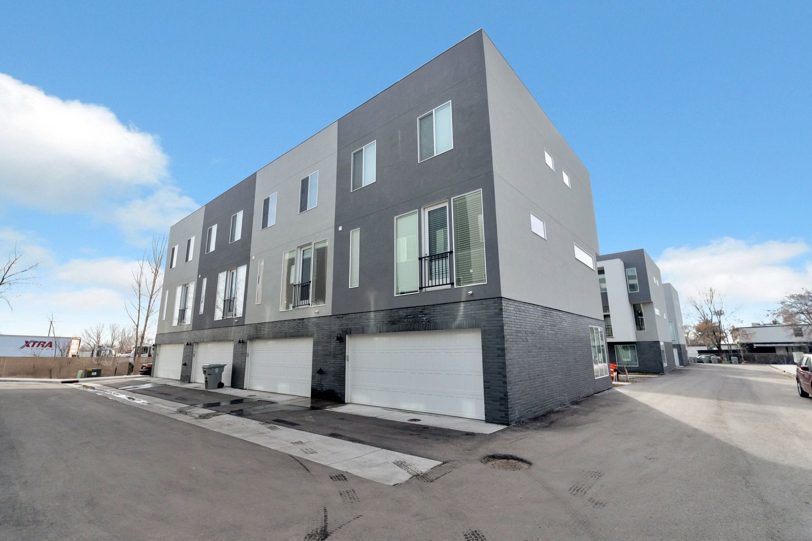 Beautiful 4 Bed 3 Bath Townhome In Great Clearfield Location Available Now – photo 2