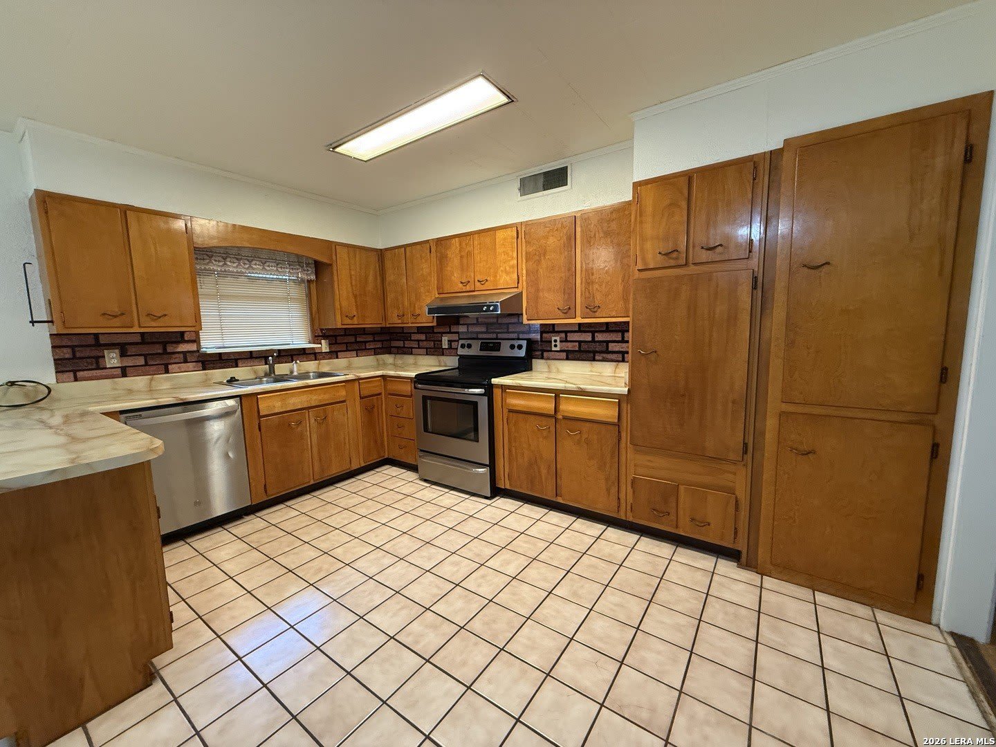 4102 KIRBY DR – photo 5