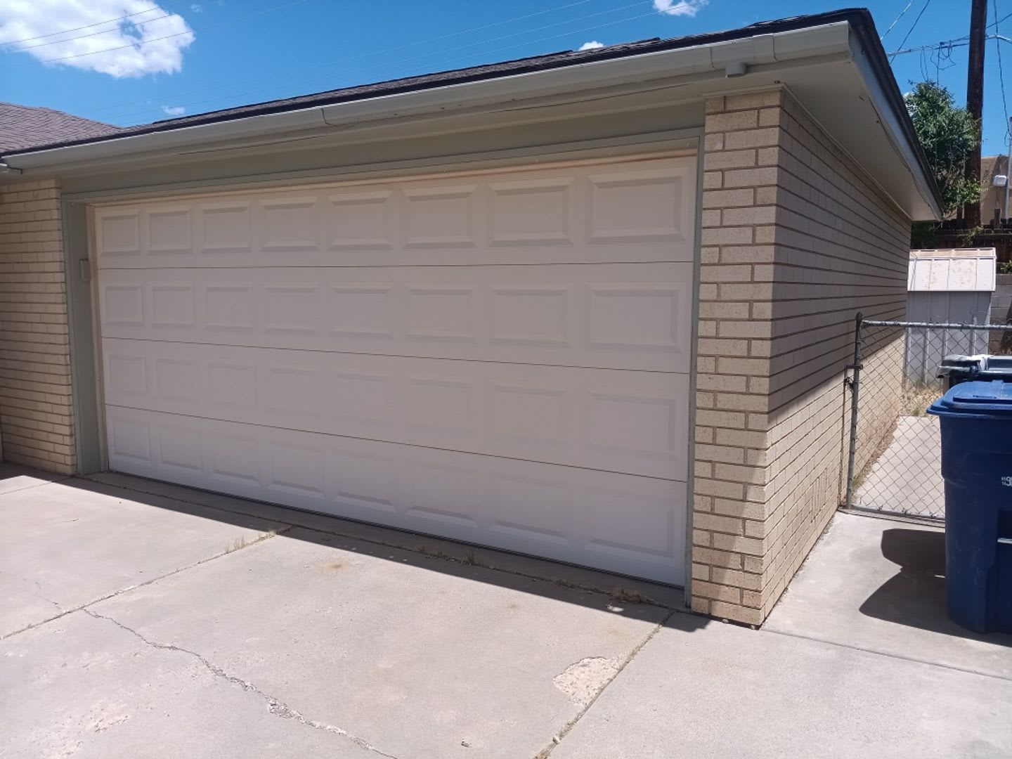 3 Bedroom, 1.5 Bathroom Home! Schedule a Showing! – photo 1