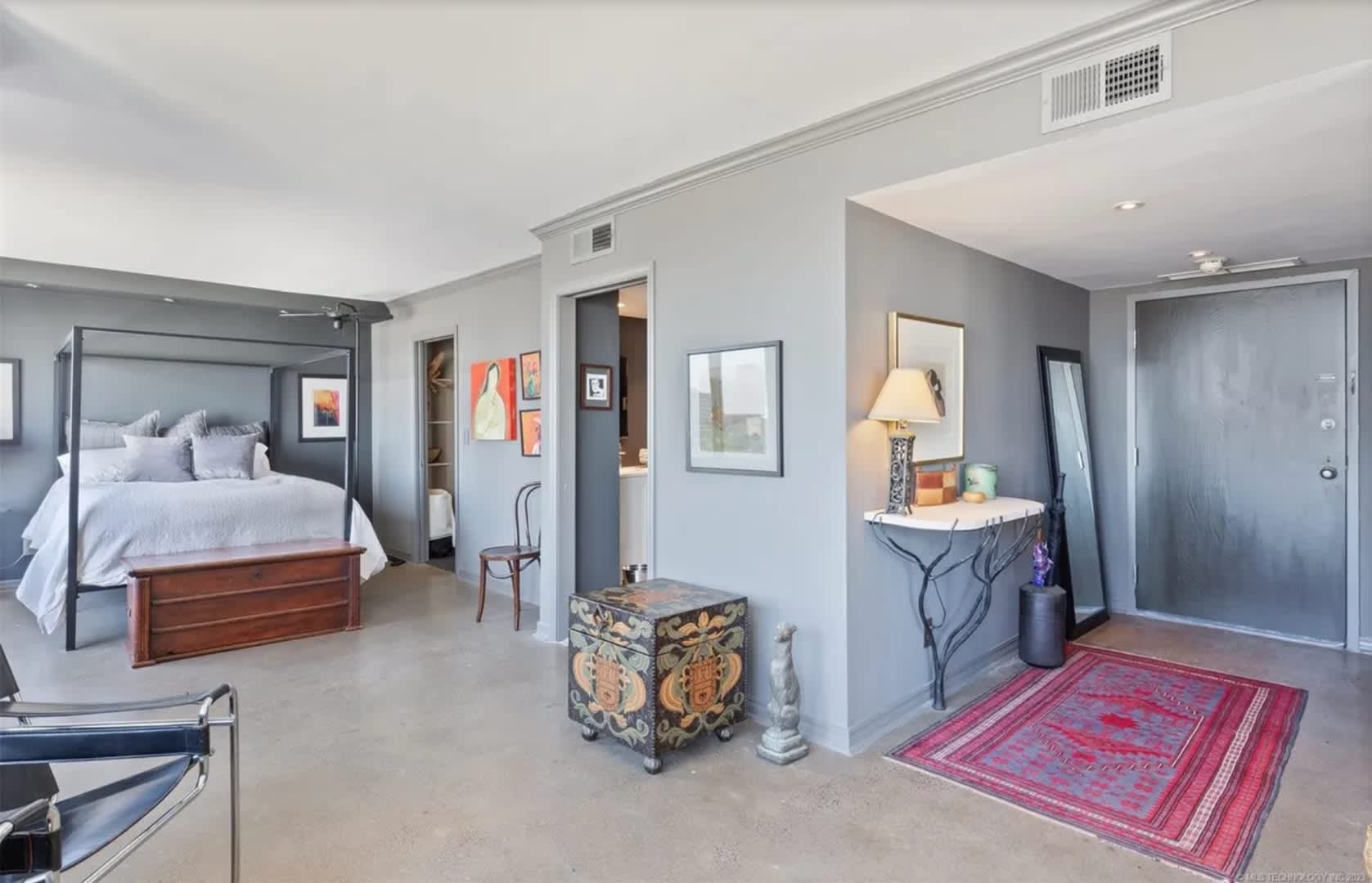 Utilities included! Downtown Tulsa High-Rise Living with Incredible Views! – photo 4