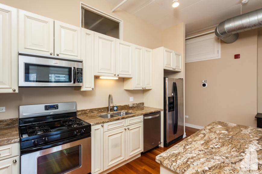 740 W Fulton St – photo 2