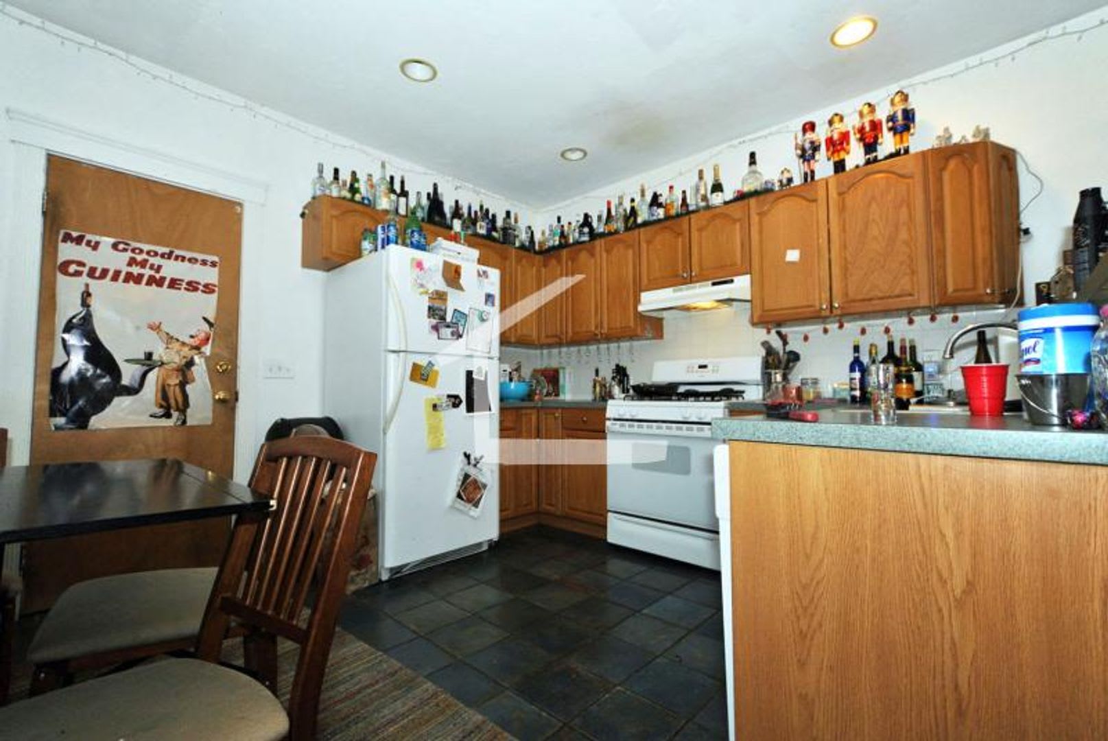 4 bed near green line Allston – photo 4
