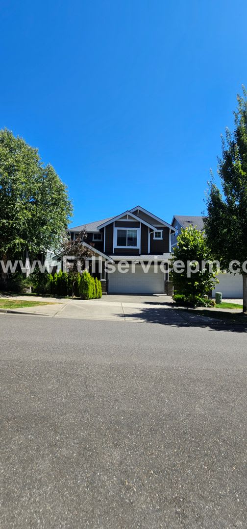 Newer Incredible home with all the amenities! – photo 3