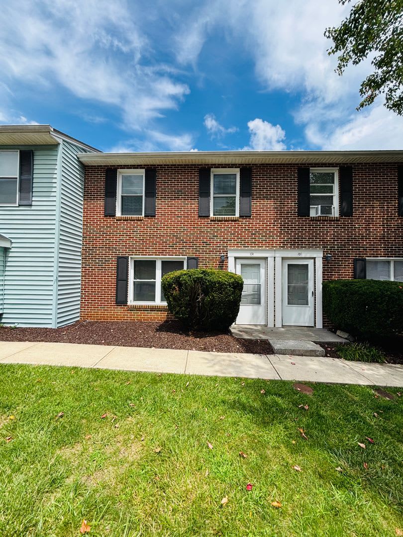 4 Bedroom 2.5 Bath Townhouse – photo 1