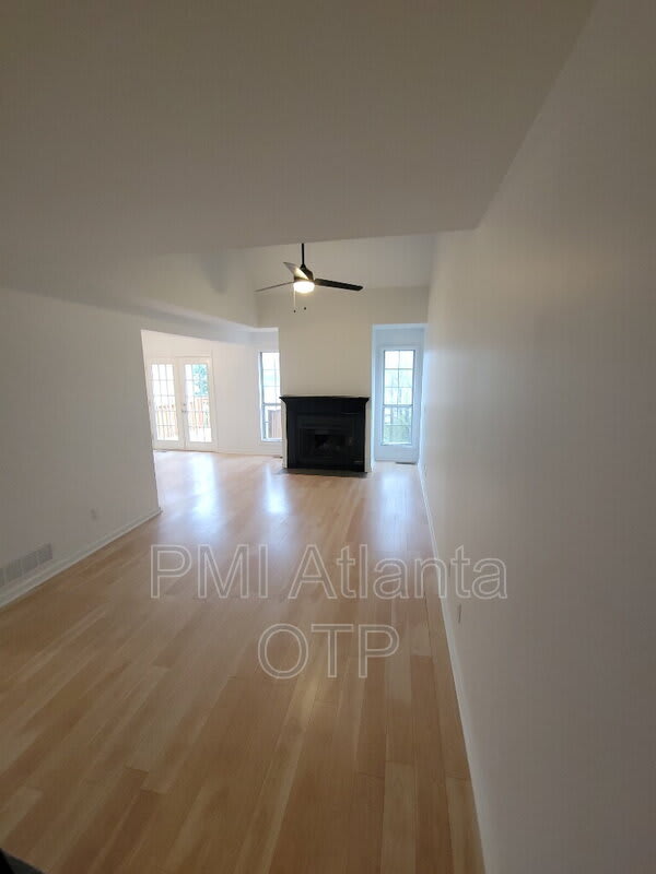 1782 Millview Dr – photo 3