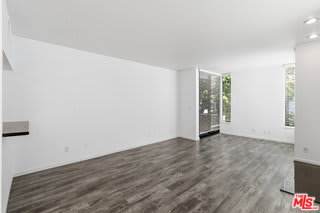 500 South Barrington Avenue – photo 5