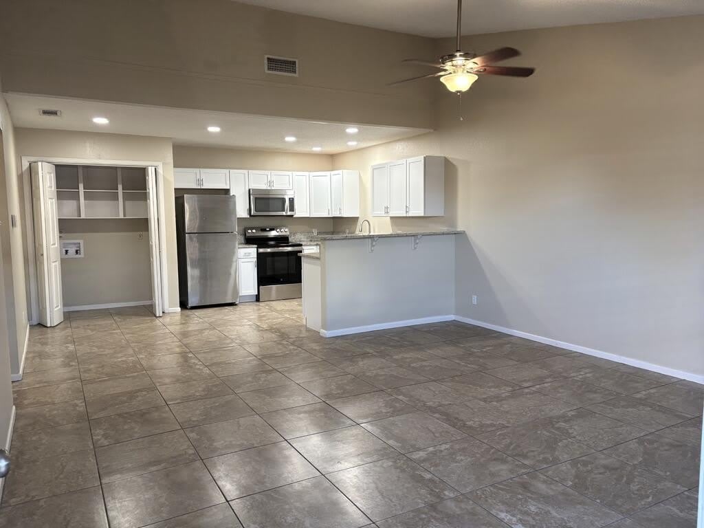 123 N Glenwood Drive – photo 2