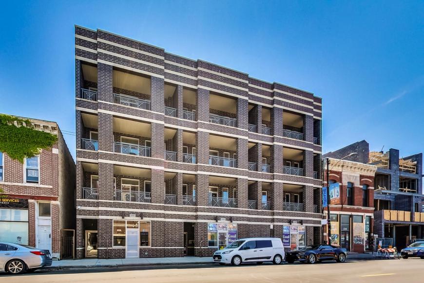 2341 W North Ave – photo 1