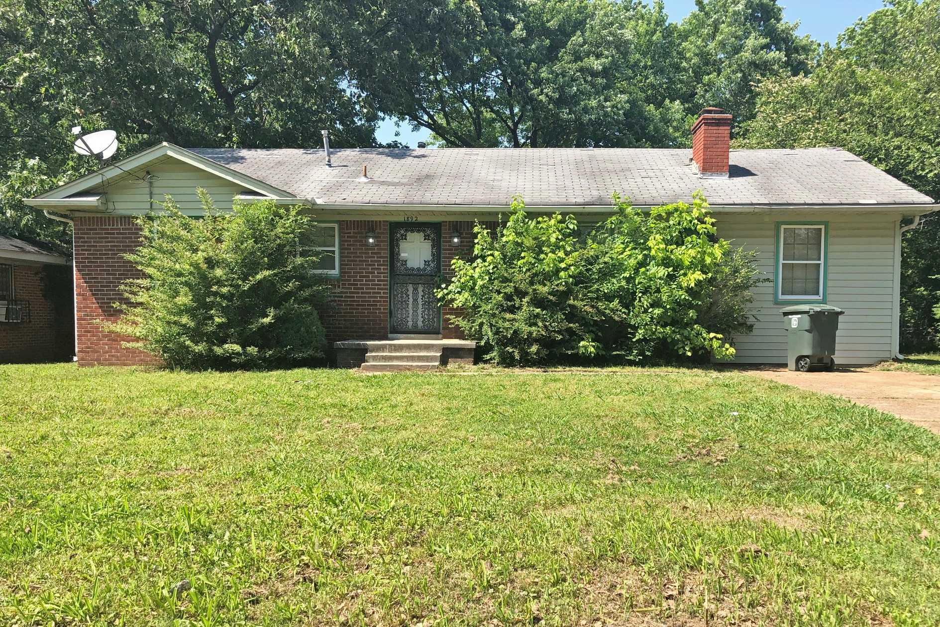 1892 Coventry Dr – photo 1