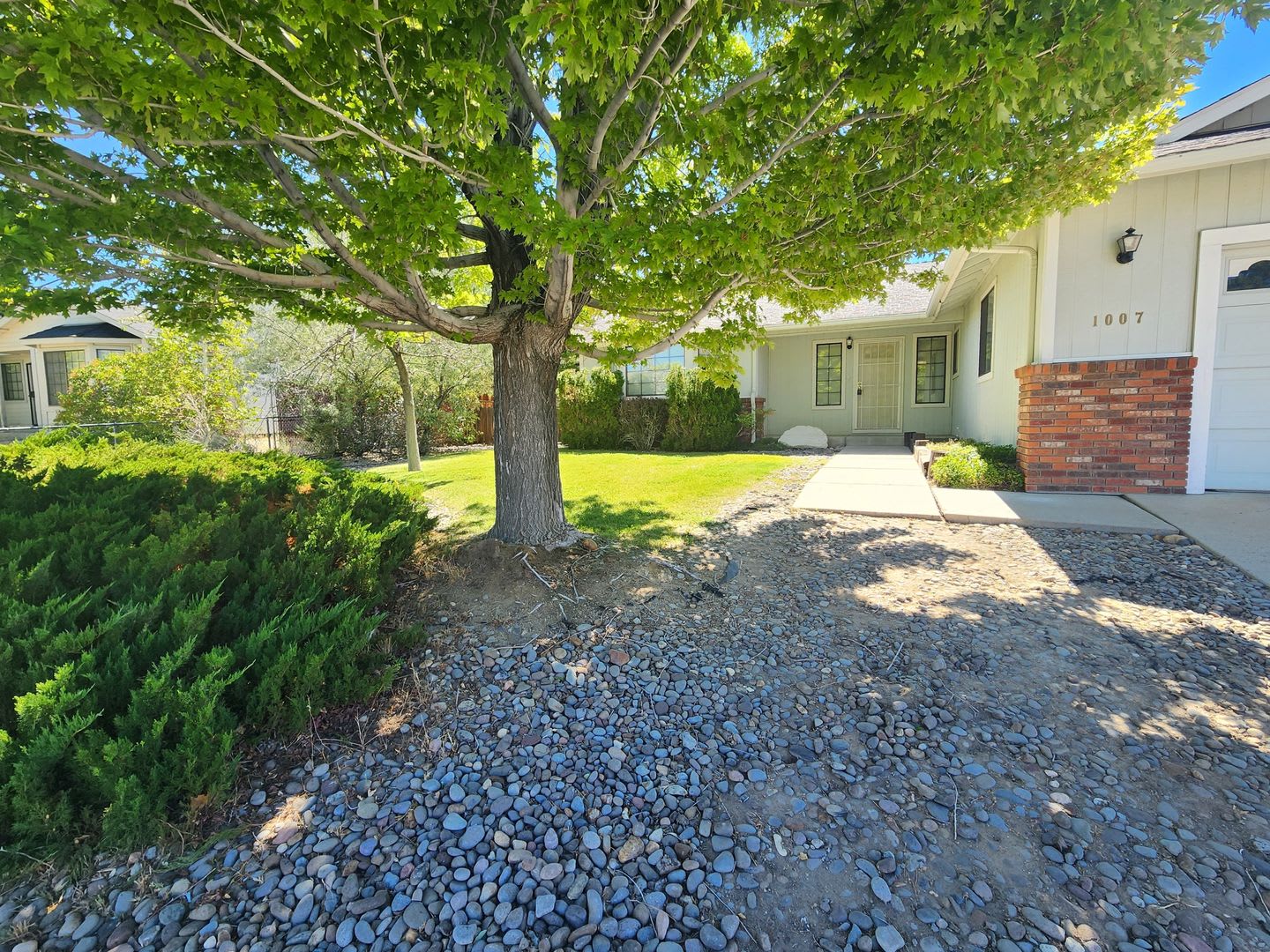 Home For Rent in Sunridge – photo 2
