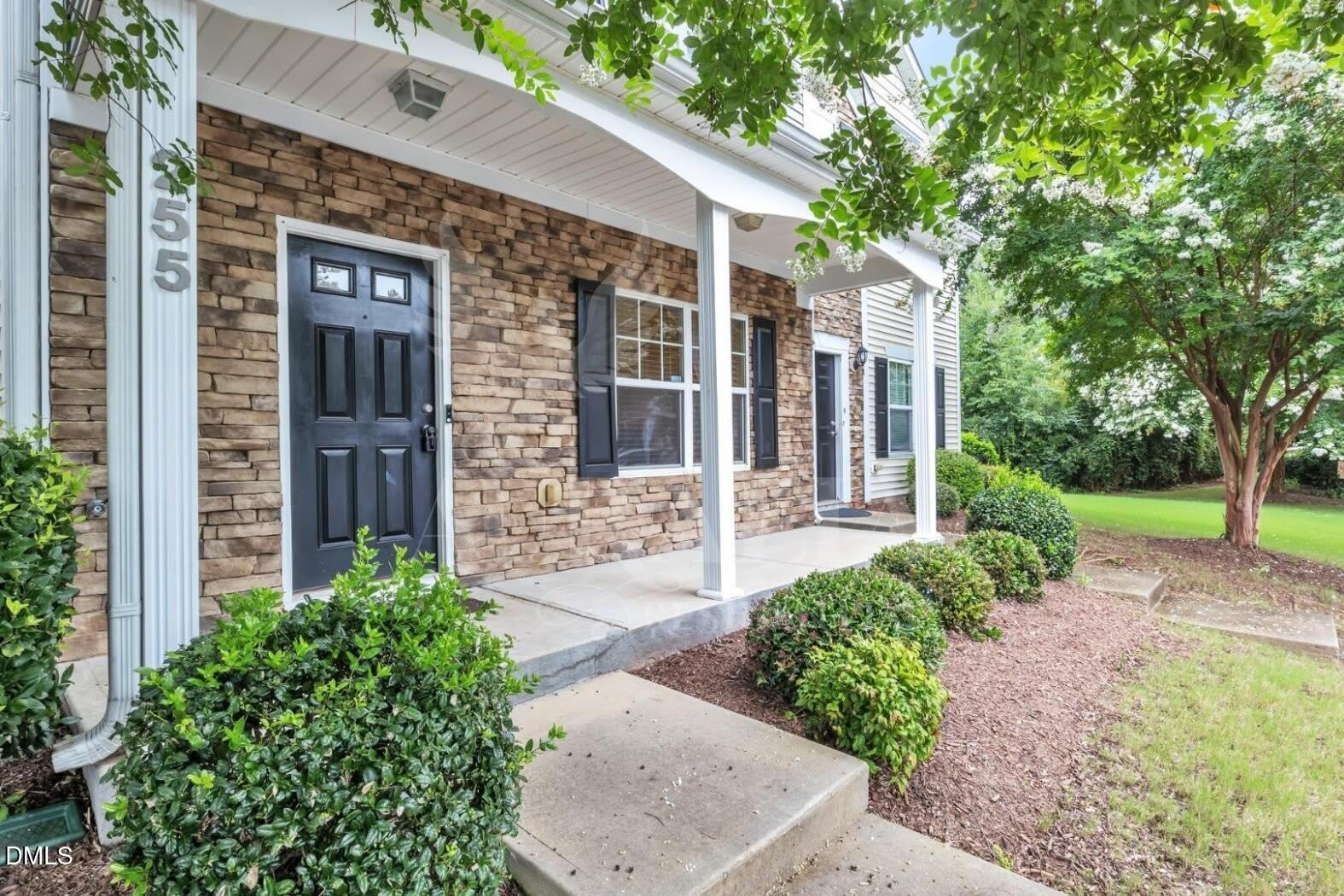 255 Hampshire Downs Drive – photo 4