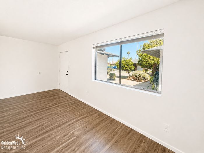 1911 West Berridge Lane – photo 3