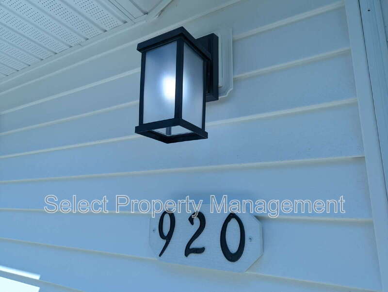 920 Courtney Drive – photo 2