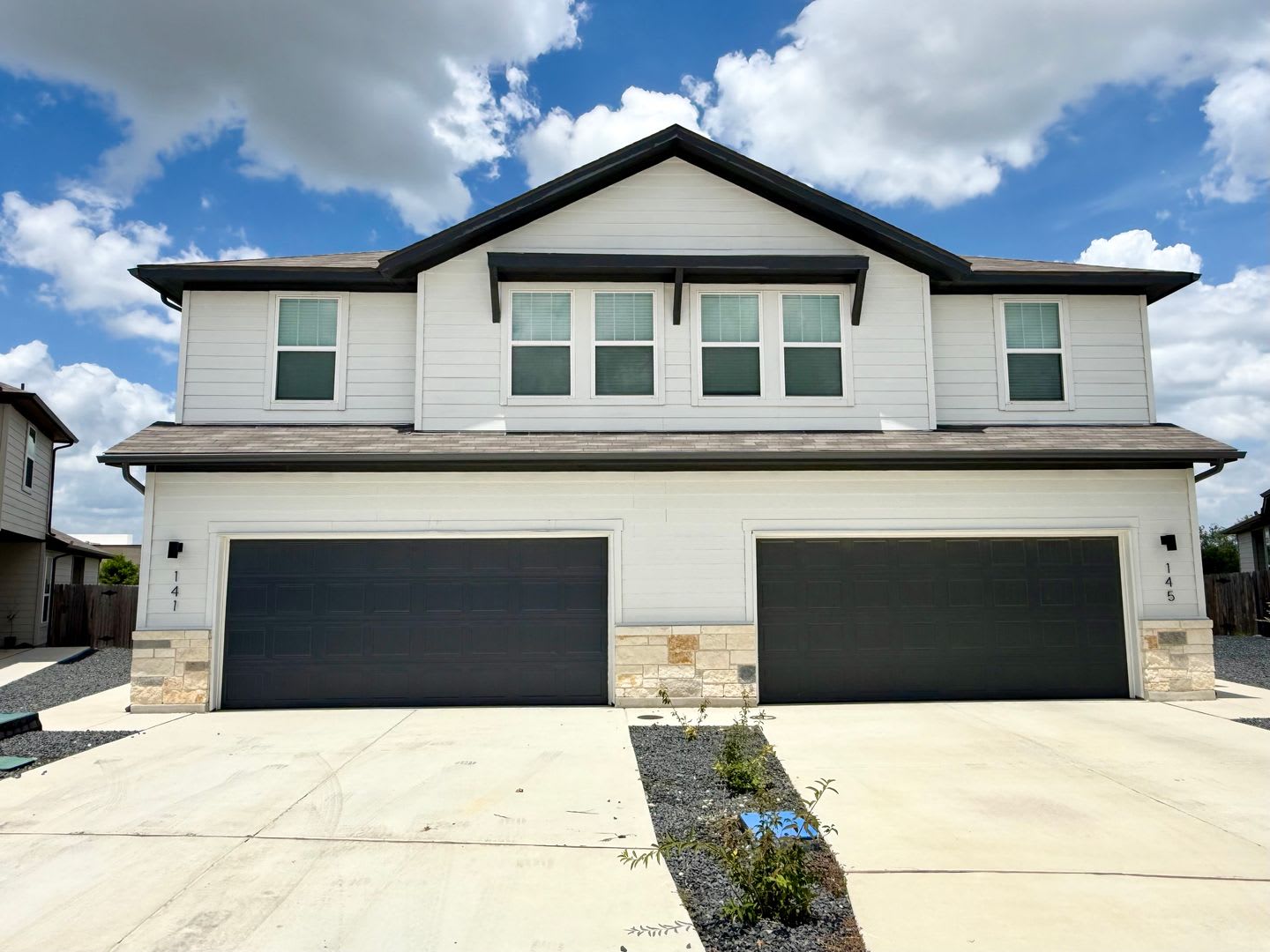 Large Newly Constructed Luxury Townhome – photo 2