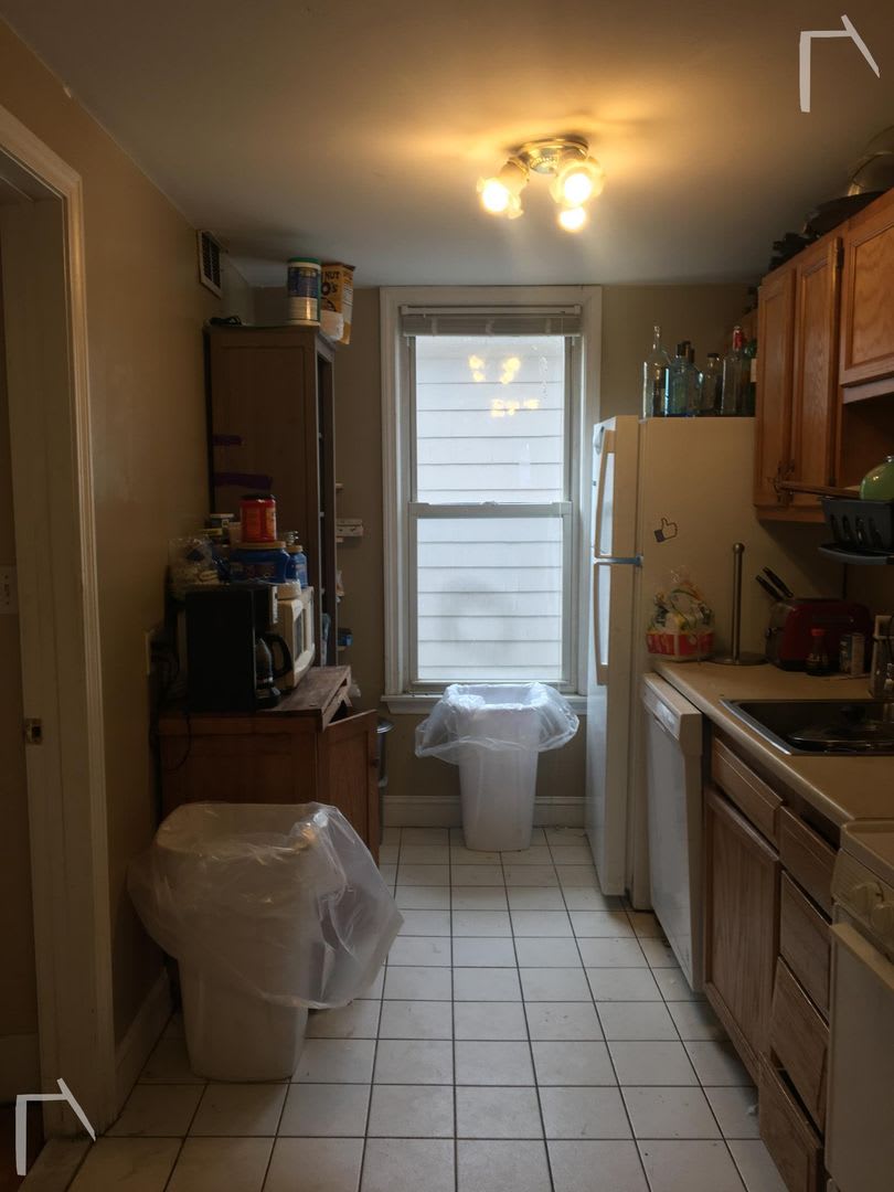 Charming 4 Bedroom No Broker Fee – photo 2