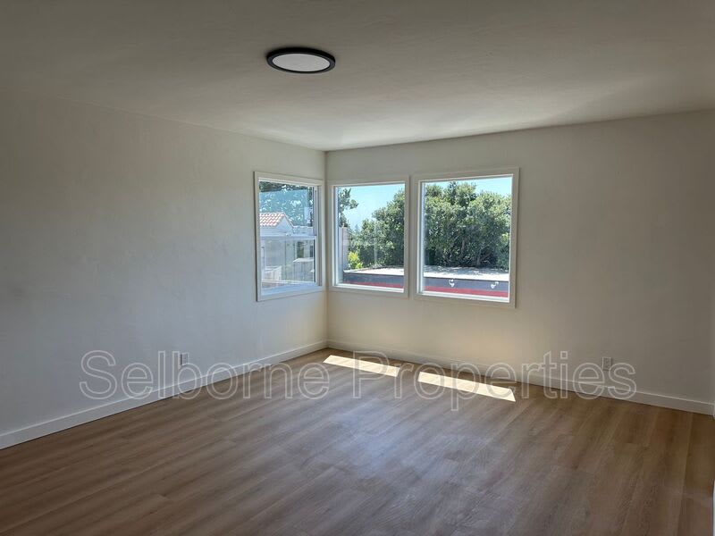 369 Colusa Avenue – photo 4
