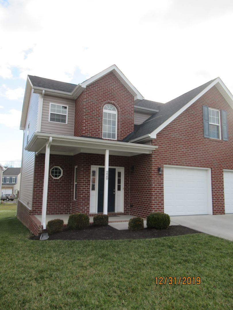 4 Bedroom 2.5 Bath House with 2 Car Garage – photo 5