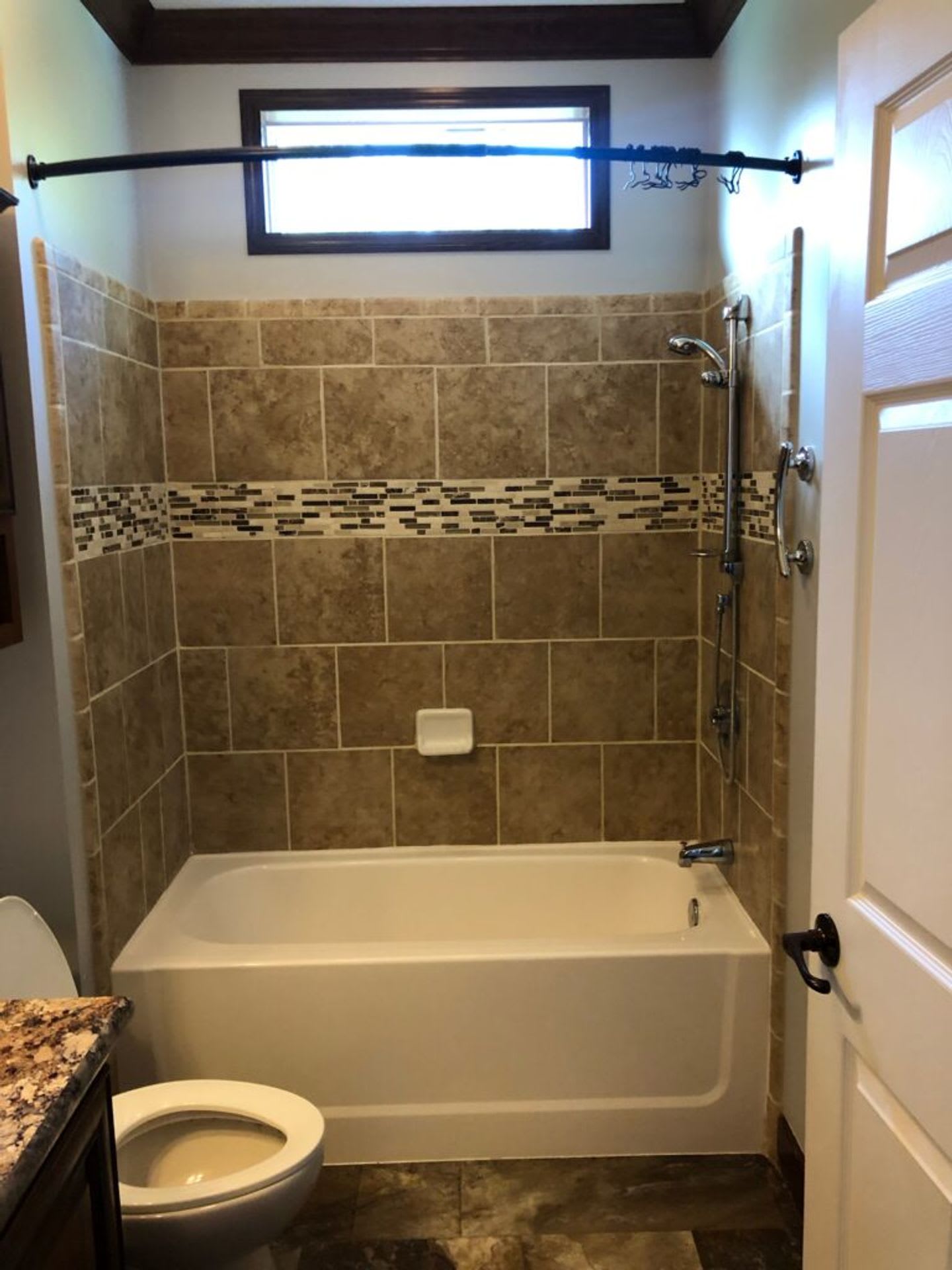 Renovated 3-Bed, 2-Bath Mobile Home – photo 4