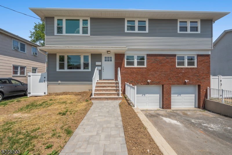227 N 11th St – photo 1