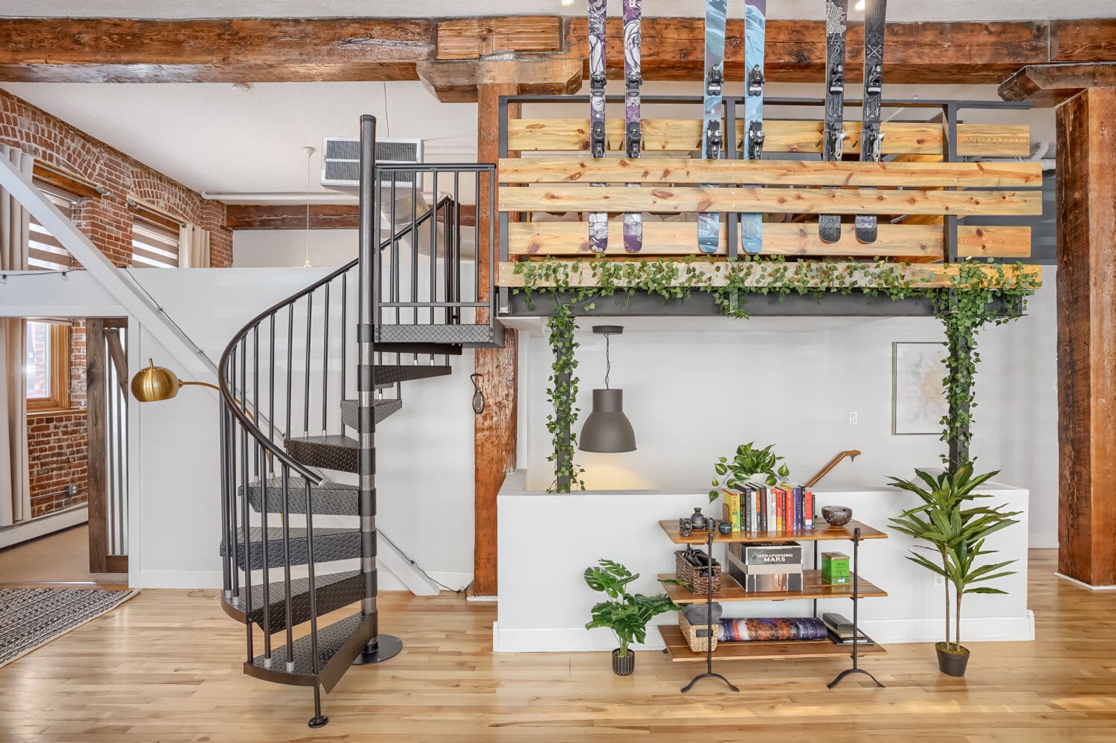 Stylish Rino Retreat W Piano Workspace – photo 3