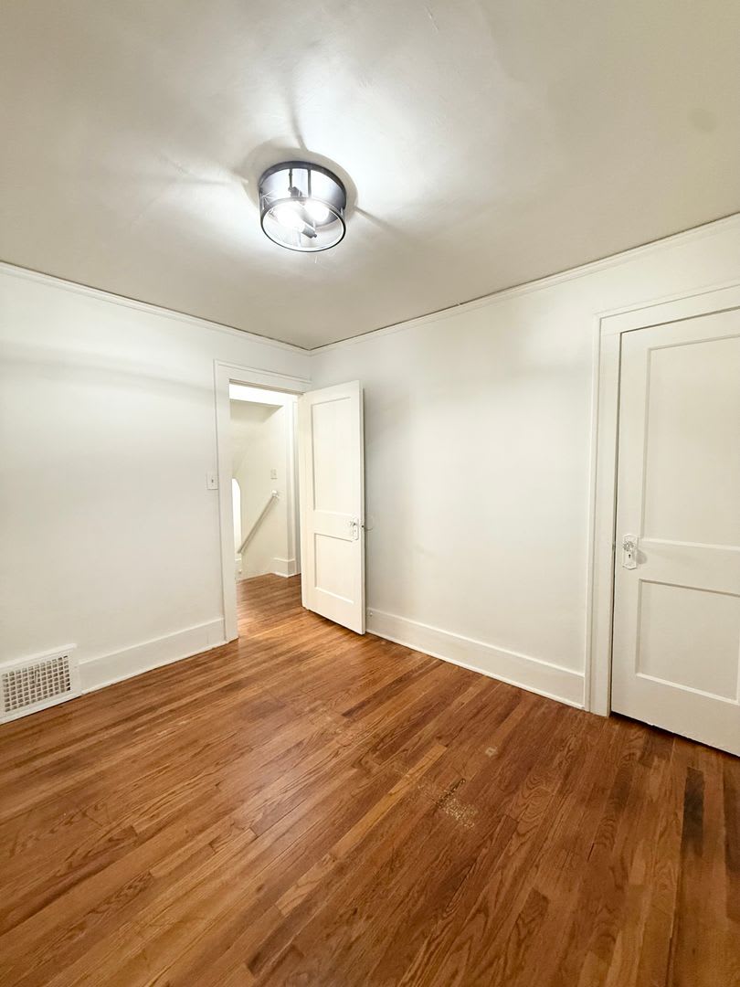 Available Now! Midtown 4 Bedroom Townhome – photo 5