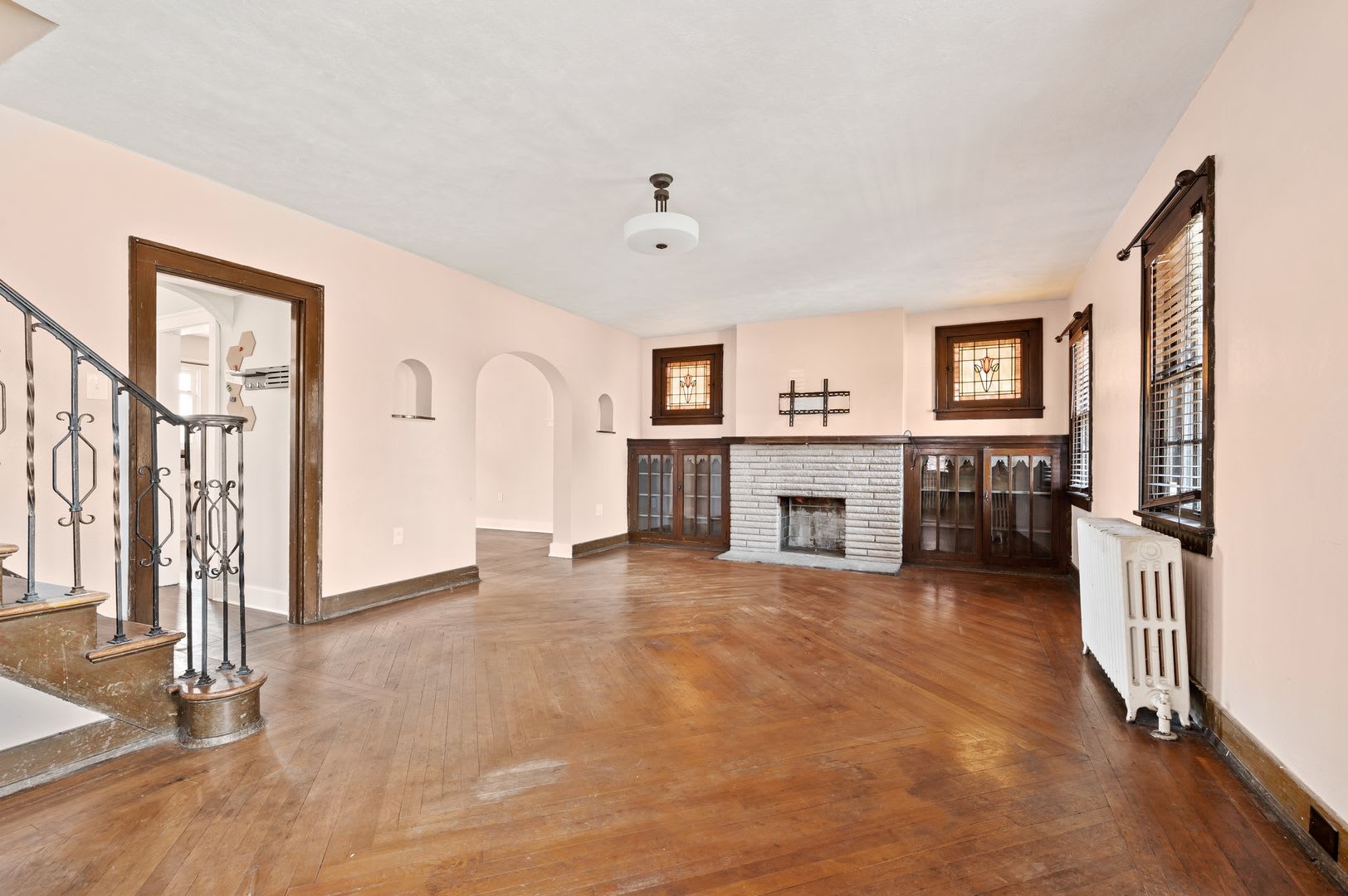 Spacious 4 Bed/2 Bath Home in Brentwood – photo 4