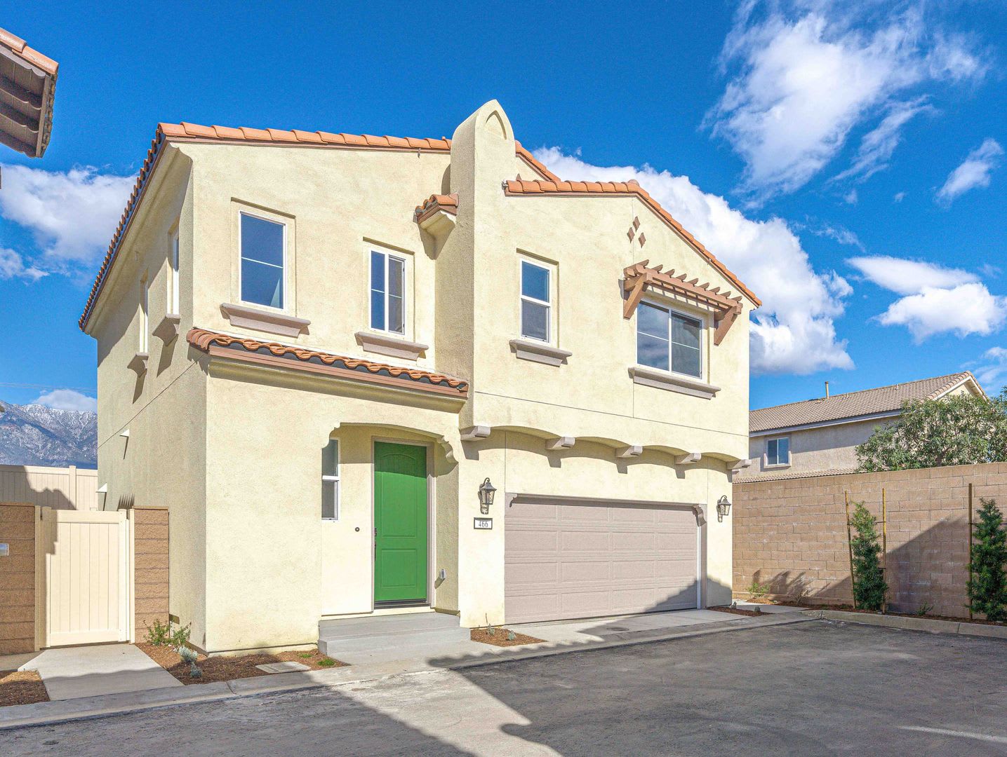 Move In Ready Luxury In Rose Glen – photo 2